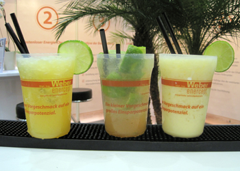 sich einen kostenlosen, alkoholfreien Cocktail am Messestand von Weber enercept zu genehmigen.